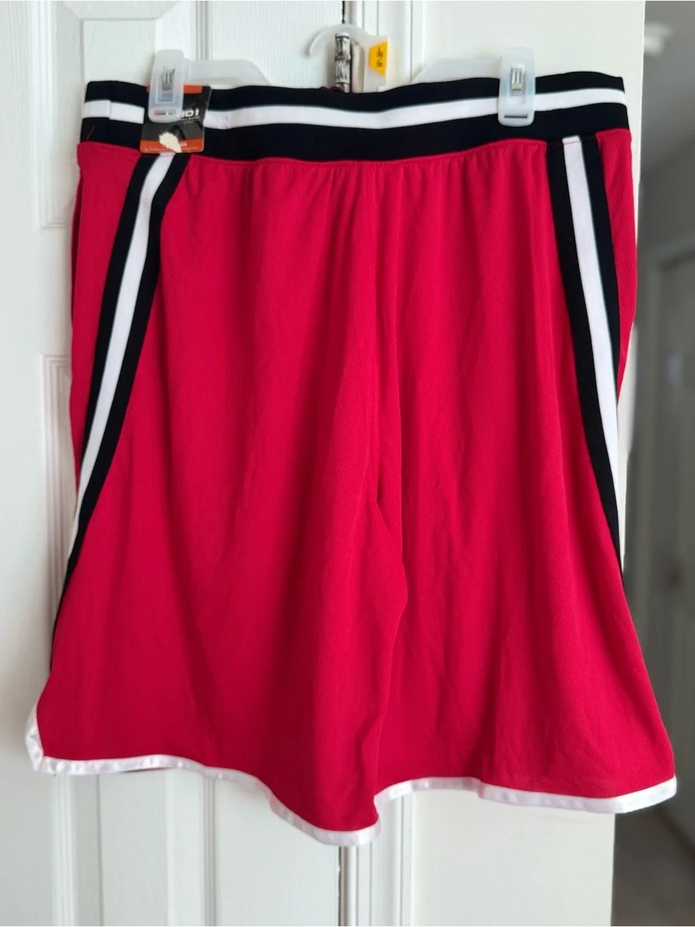 AND1 Basketball Shorts Mens Large Red Mesh Gym Athletic 11 Inseam NWT Striped
